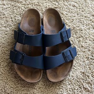 Birkenstock Arizona sandal size 8 - Navy
